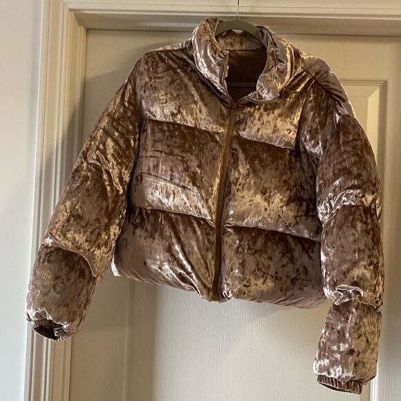 NWOT Fabletics Wander Crushed Velour Cropped Puffer Jacket Size L - Picture 5 of 10